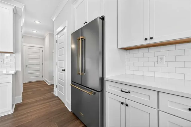 a view of empty room with windows and ceiling fan