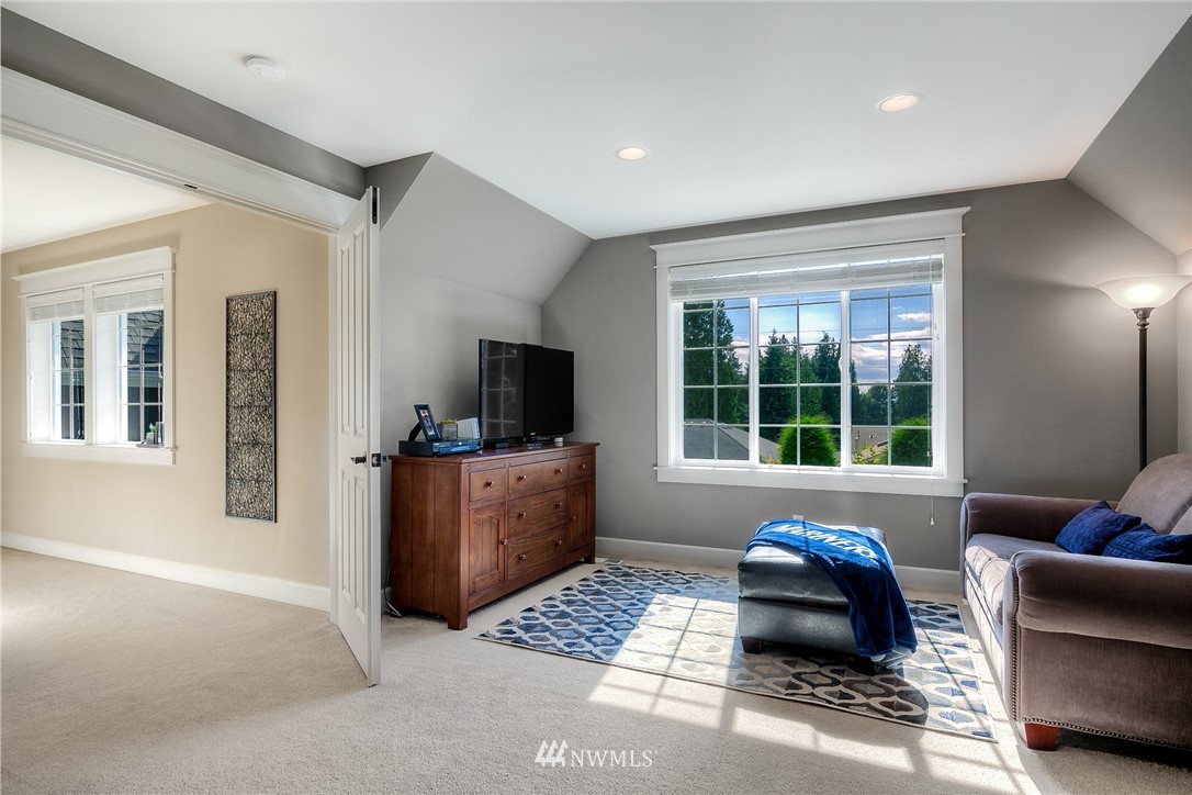8712 200th Street Southwest Edmonds, WA 98026 - Photo 17 of 25 Gallery Image 17