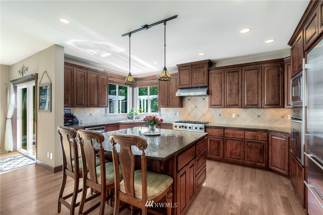 8712 200th Street Southwest Edmonds, WA 98026 - Photo 9 of 25 Gallery Image 9