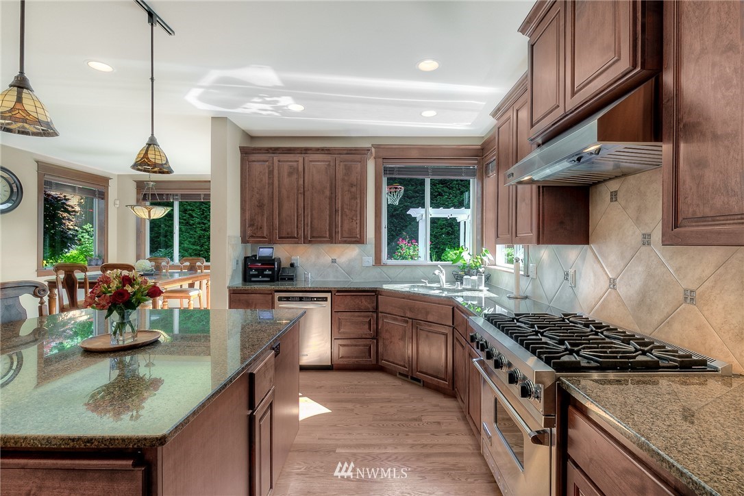 8712 200th Street Southwest Edmonds, WA 98026 - Photo 10 of 25 Gallery Image 10