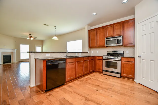 $2,000 | 21622 Crest Peak Way, Katy, TX 77449