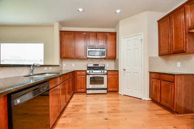 $2,000 | 21622 Crest Peak Way, Katy, TX 77449