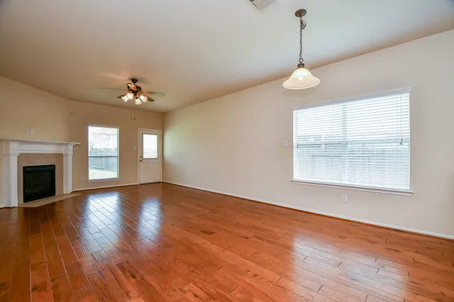 $2,000 | 21622 Crest Peak Way, Katy, TX 77449