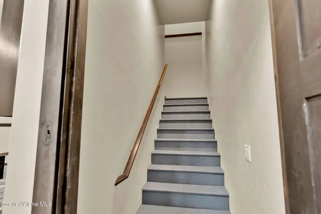 $899,000 | 42 West Seneacquoteen Drive, Priest River, ID 83856