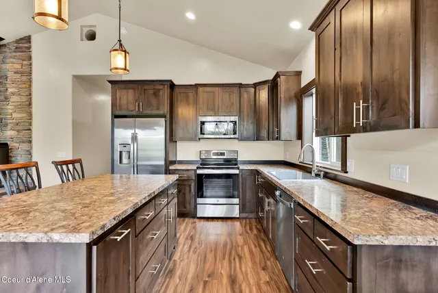 $899,000 | 42 West Seneacquoteen Drive, Priest River, ID 83856