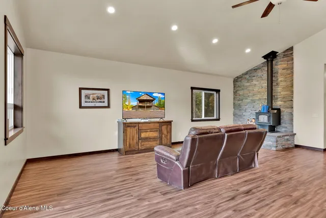 $899,000 | 42 West Seneacquoteen Drive, Priest River, ID 83856