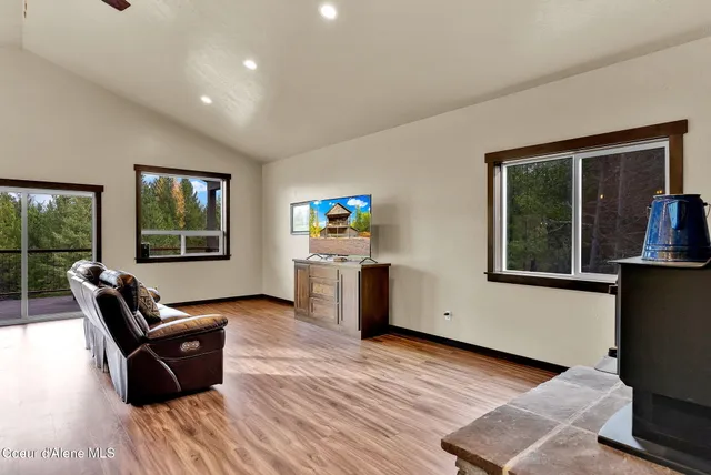 $899,000 | 42 West Seneacquoteen Drive, Priest River, ID 83856