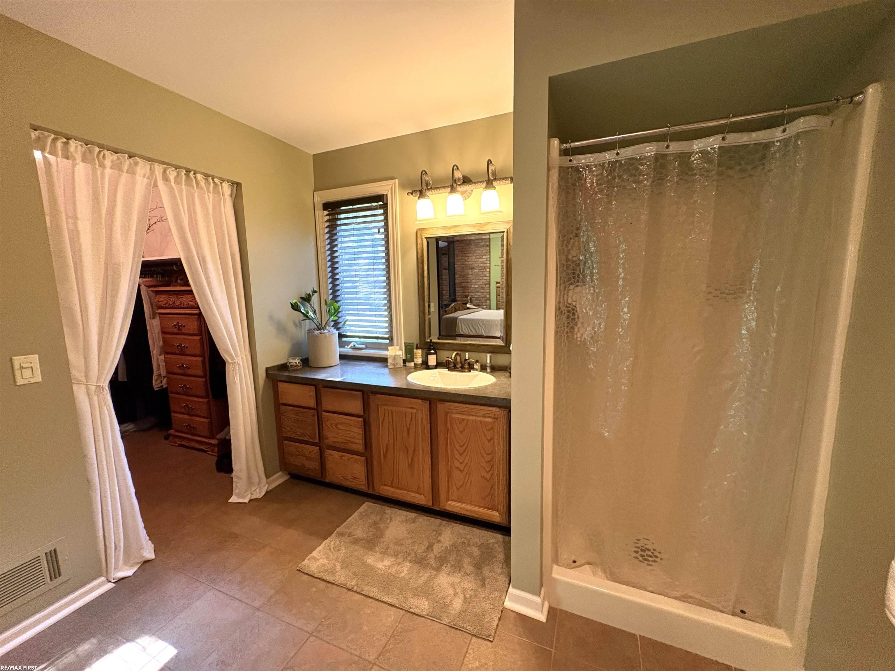 1734 Snowden Circle Rochester Hills, MI 48306 - Photo 16 of 38 Gallery Image 16