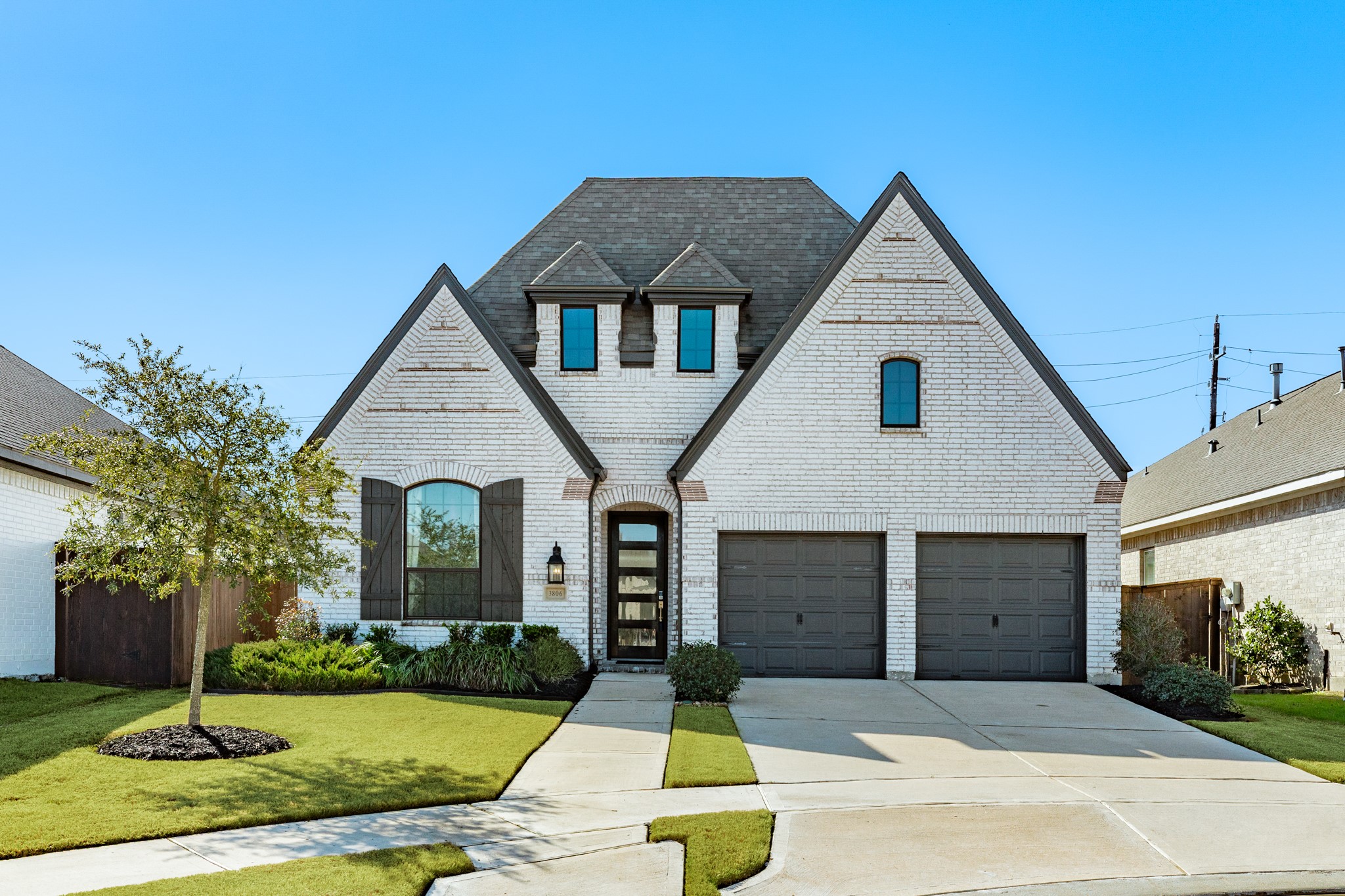 3806 Shackleton Court Rosharon, TX 77583 - Photo 1 of 50 Welcome Home to this beautiful all brick Highland home located on the end of a cul-de-sac. This property offers a private and peaceful setting, perfect for families and those who appreciate a quiet neighborhood. The all-brick exterior provides lasting beauty and low maintenance, while the Highland community offers excellent amenities and a friendly atmosphere.