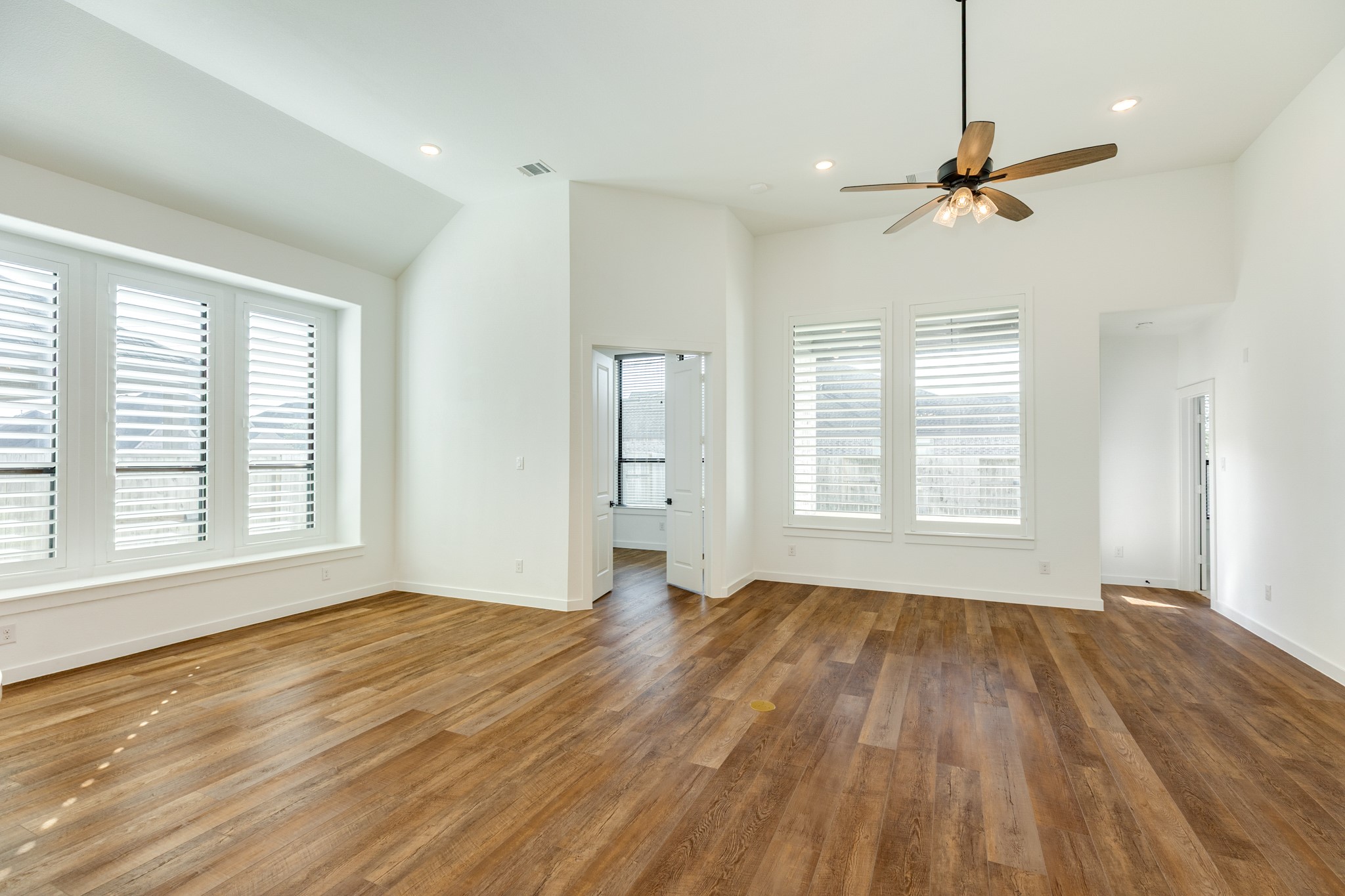 3806 Shackleton Court Rosharon, TX 77583 - Photo 21 of 50 Family area showing the seamless flow from the kitchen to the dining, family, and office area.