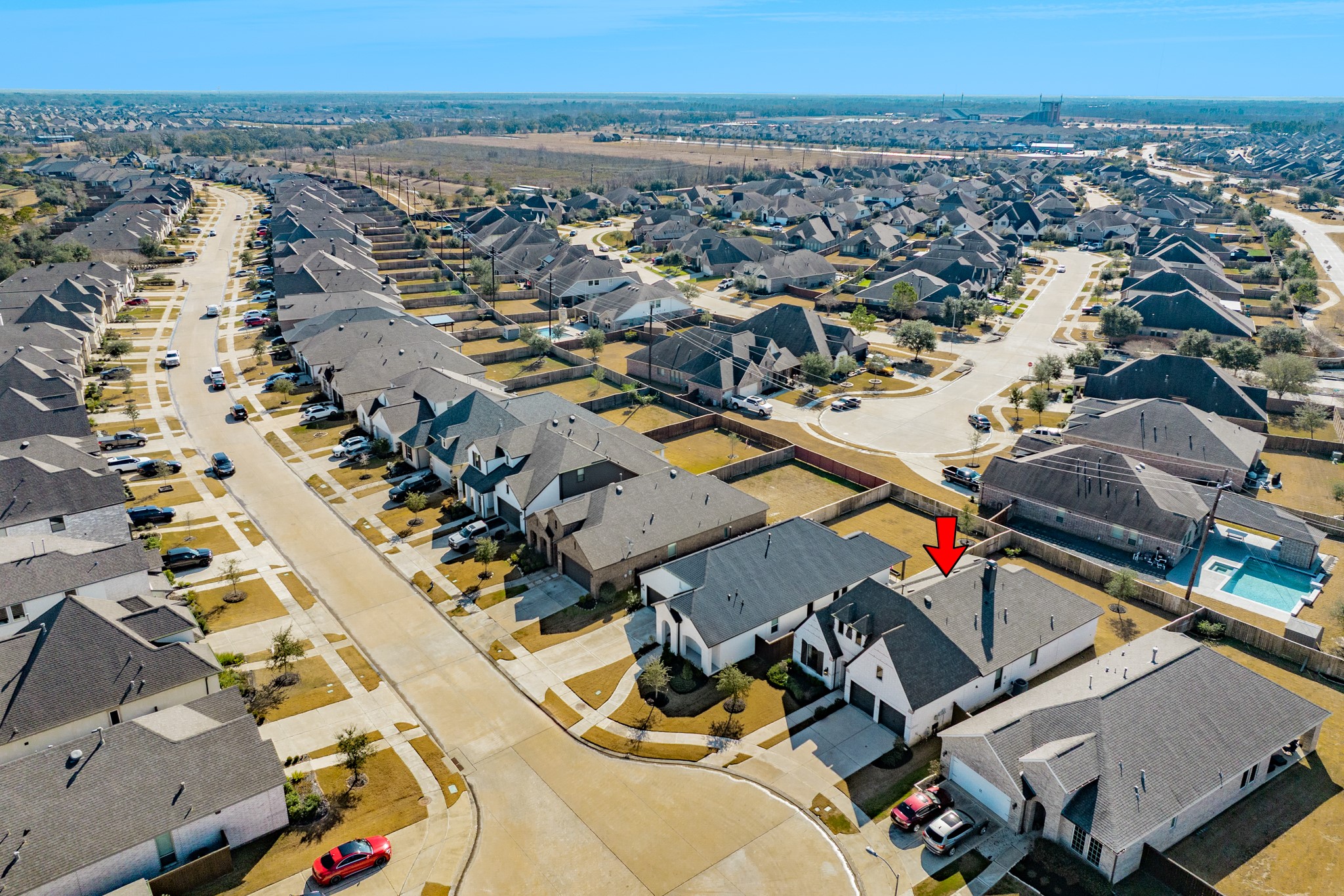 3806 Shackleton Court Rosharon, TX 77583 - Photo 31 of 50 Aerial view showcasing the new home situated within a secure, gated community. The property enjoys a prime location, being the only street in the section and conveniently positioned at the end of a serene cul-de-sac.
