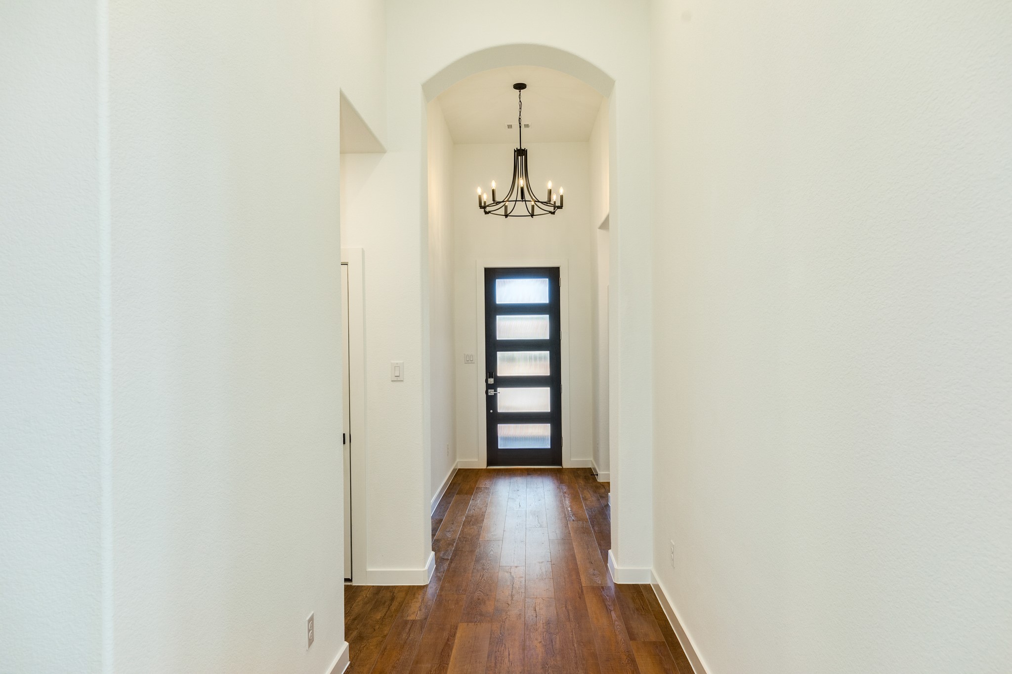 3806 Shackleton Court Rosharon, TX 77583 - Photo 5 of 50 As you enter the front door, you will be greeted by beautiful wooden floors and a stunning chandelier. To your left, you'll find two secondary bedrooms and a full bath.