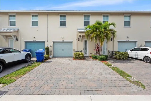 $3,500 | 1030 Eucalyptus Drive, Unit 2, Hollywood, FL 33021