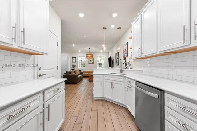 $3,500 | 1030 Eucalyptus Drive, Unit 2, Hollywood, FL 33021