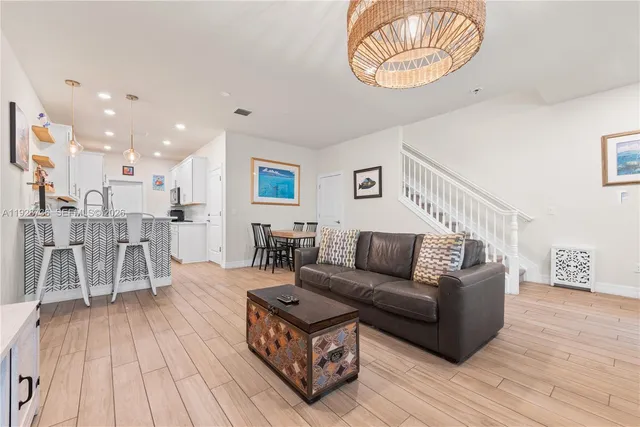 $3,500 | 1030 Eucalyptus Drive, Unit 2, Hollywood, FL 33021