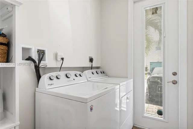 $3,500 | 1030 Eucalyptus Drive, Unit 2, Hollywood, FL 33021