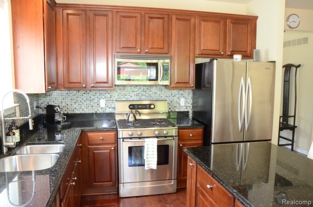 51158 Gold Ridge Lane Canton, MI 48188 - Photo 10 of 45 DSC_4468.jpg