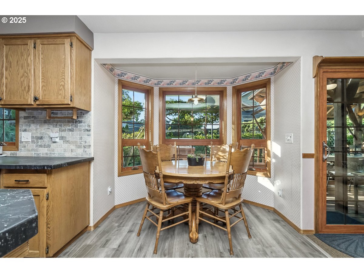 8715 Southwest Tachi Court Tualatin, OR 97062 - Photo 16 of 48 Breakfast Area