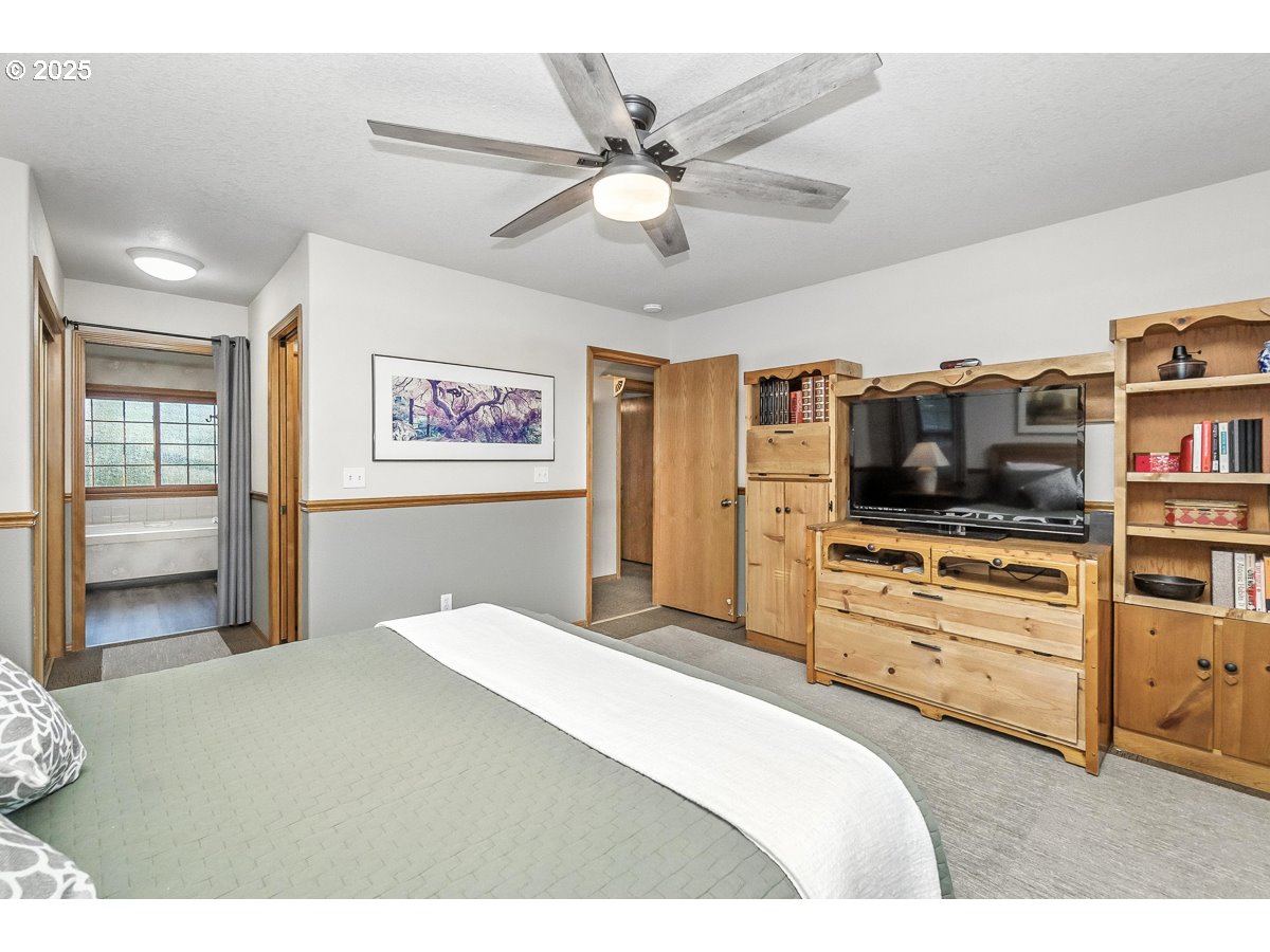 8715 Southwest Tachi Court Tualatin, OR 97062 - Photo 29 of 48 Bedroom, Owner's Suite