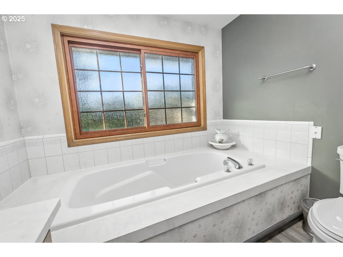 8715 Southwest Tachi Court Tualatin, OR 97062 - Photo 33 of 48 Bedroom, Owner's Suite