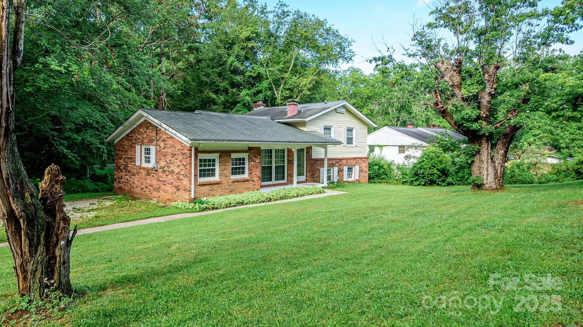 51 Bell Road Asheville, NC 28805 - Photo 2 of 38