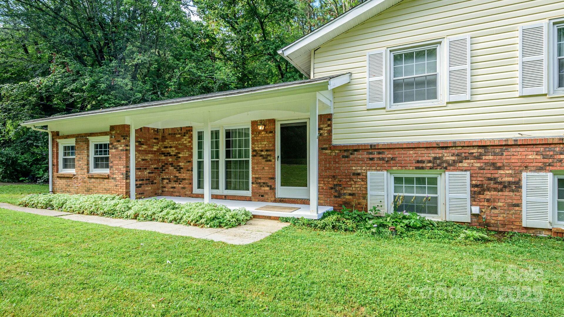 51 Bell Road Asheville, NC 28805 - Photo 4 of 38