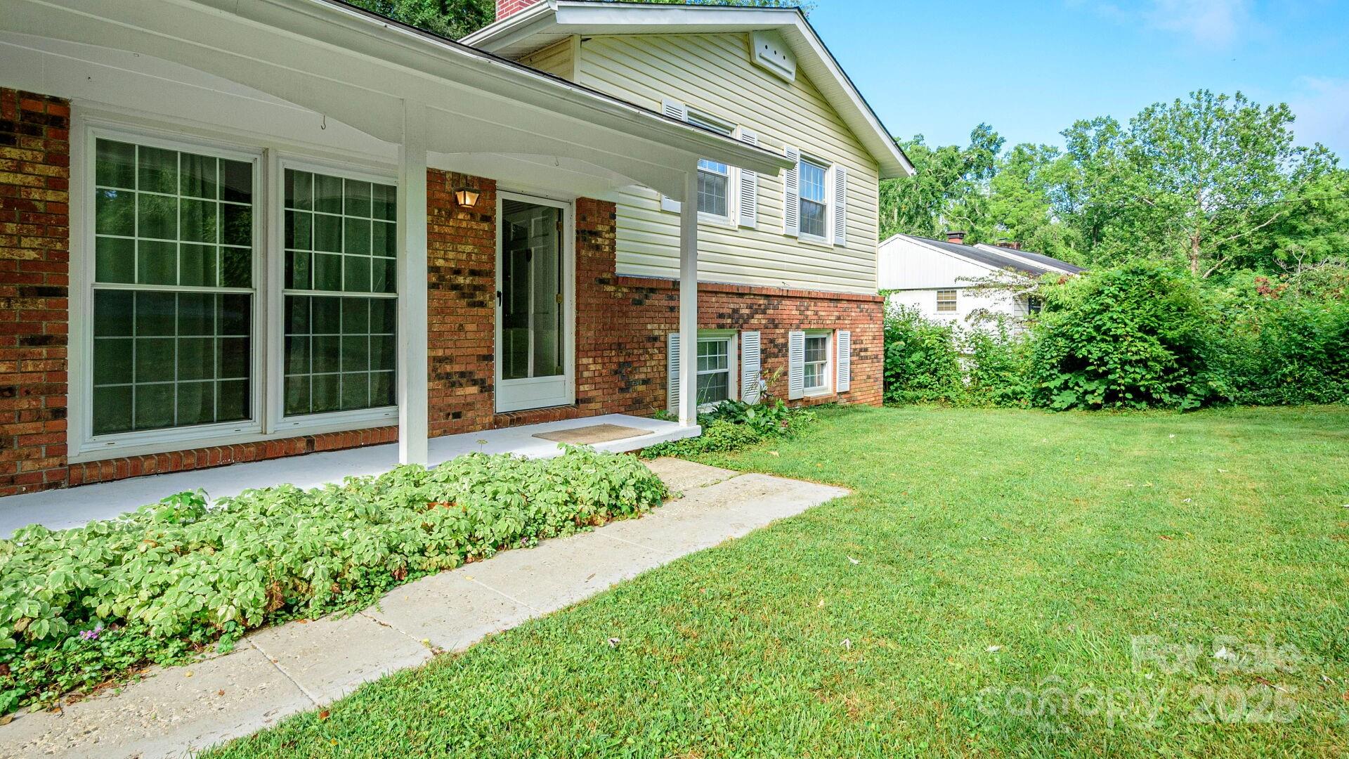 51 Bell Road Asheville, NC 28805 - Photo 5 of 38