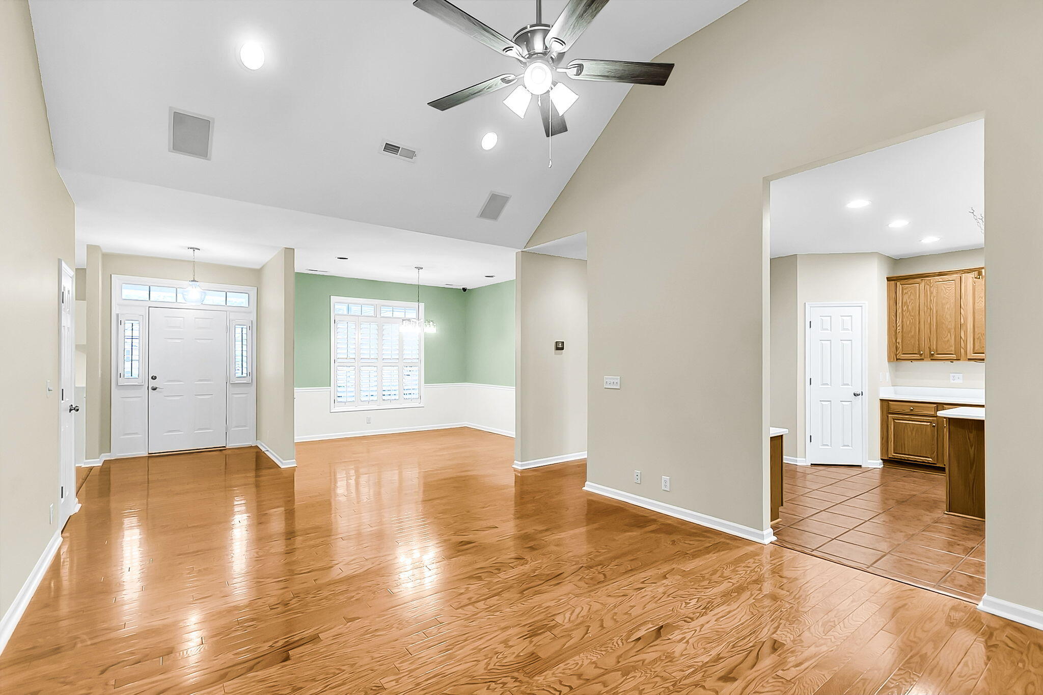 697 Hamlet Circle Goose Creek, SC 29445 - Photo 14 of 57 CREM - 697 Hamlet - interior only-9