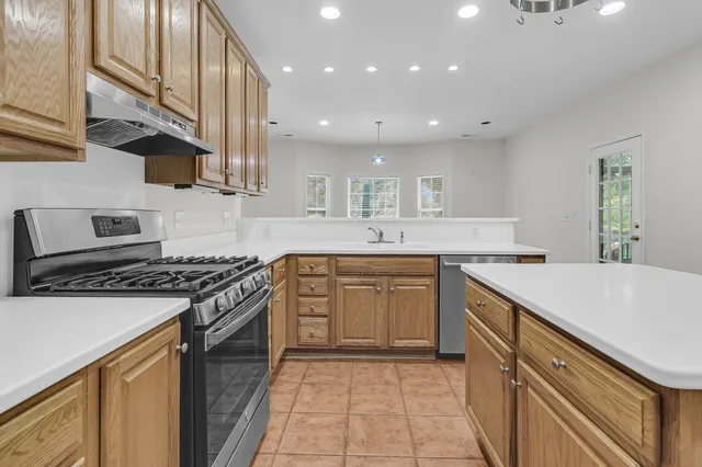 $650,000 | 697 Hamlet Circle, Goose Creek, SC 29445