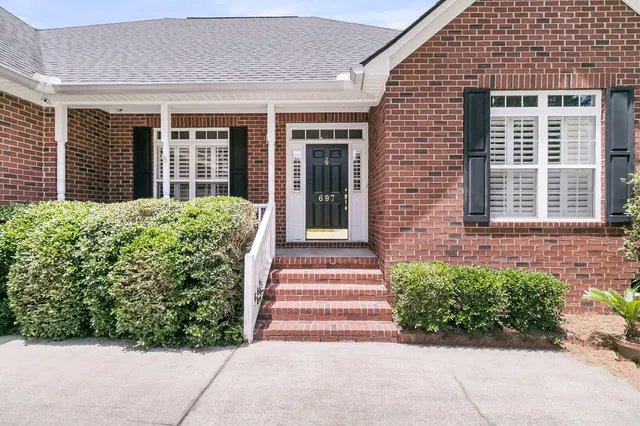 $650,000 | 697 Hamlet Circle, Goose Creek, SC 29445