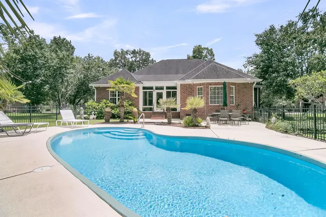 $650,000 | 697 Hamlet Circle, Goose Creek, SC 29445