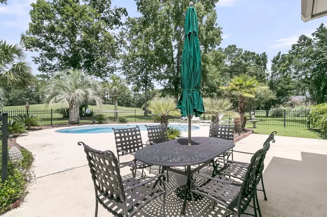 $650,000 | 697 Hamlet Circle, Goose Creek, SC 29445