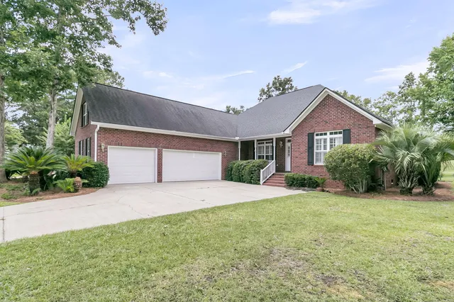 $650,000 | 697 Hamlet Circle, Goose Creek, SC 29445