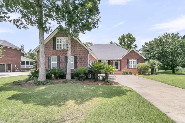 $650,000 | 697 Hamlet Circle, Goose Creek, SC 29445