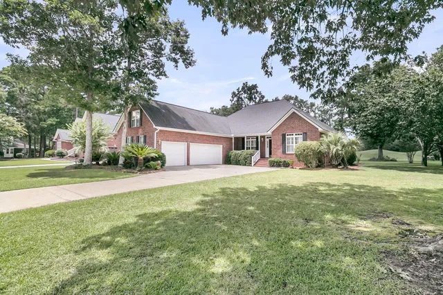 $650,000 | 697 Hamlet Circle, Goose Creek, SC 29445