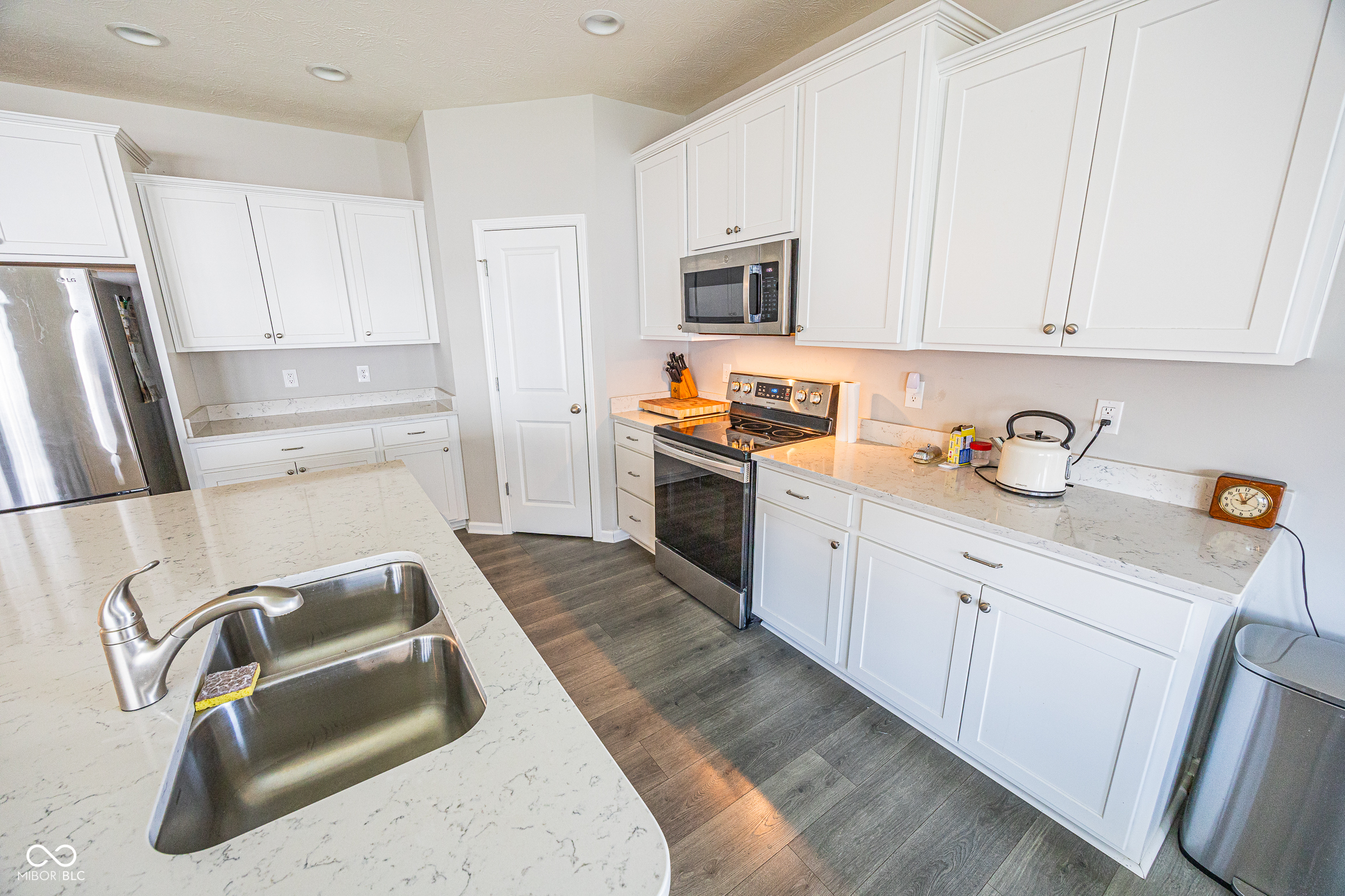 8822 Rowling Way Indianapolis, IN 46239 - Photo 10 of 44