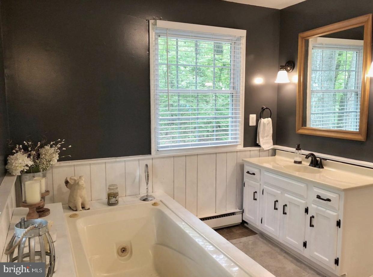 2536 Stone Road Westminster, MD 21158 - Photo 17 of 22 Soaking tub