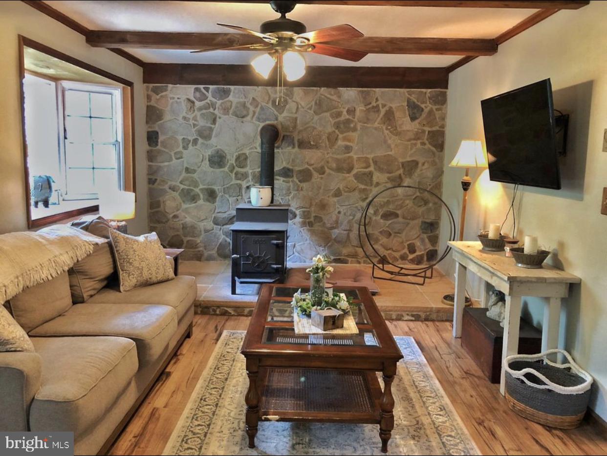 2536 Stone Road Westminster, MD 21158 - Photo 4 of 22 Living room