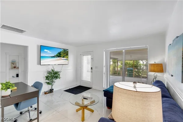 $1,350 | 4913 Vincennes Street, Unit 3, Cape Coral, FL 33904
