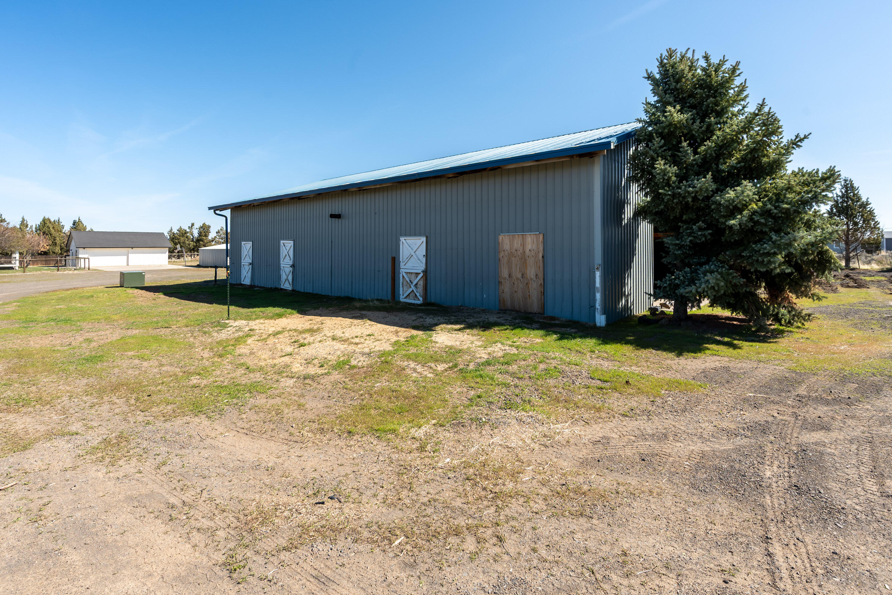 22540 Rickard Road Bend, OR 97702 - Photo 43 of 79 TPark_6321_041425-HDR