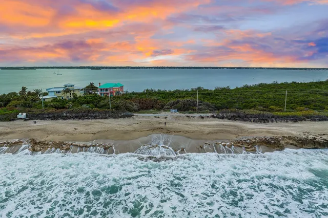 $2,250,000 | 220 Southeast MacArthur Boulevard, Stuart, FL 34996