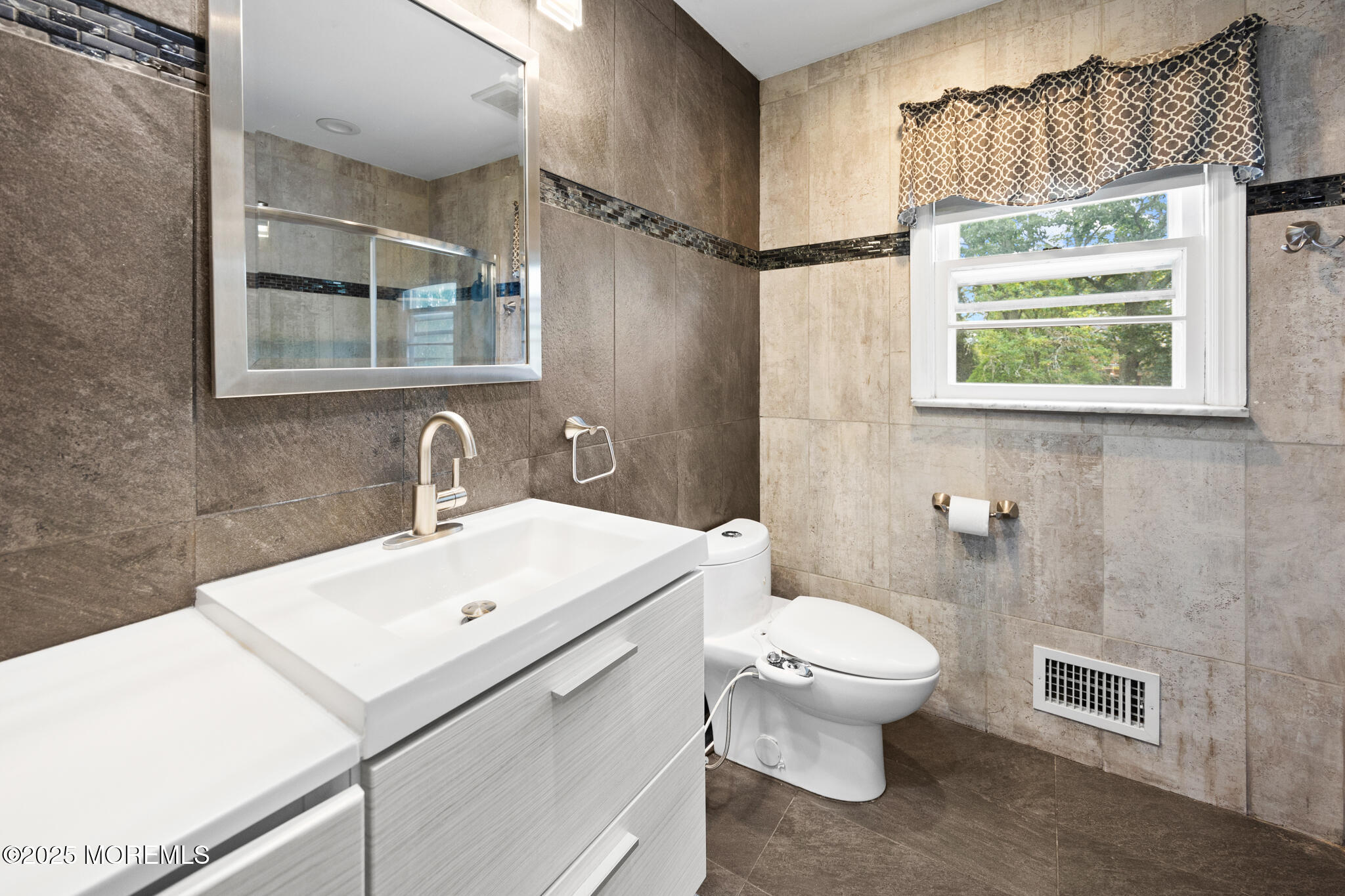 117 Greymoor Road Howell, NJ 07731 - Photo 15 of 32 a bathroom with a sink a toilet and a mirror