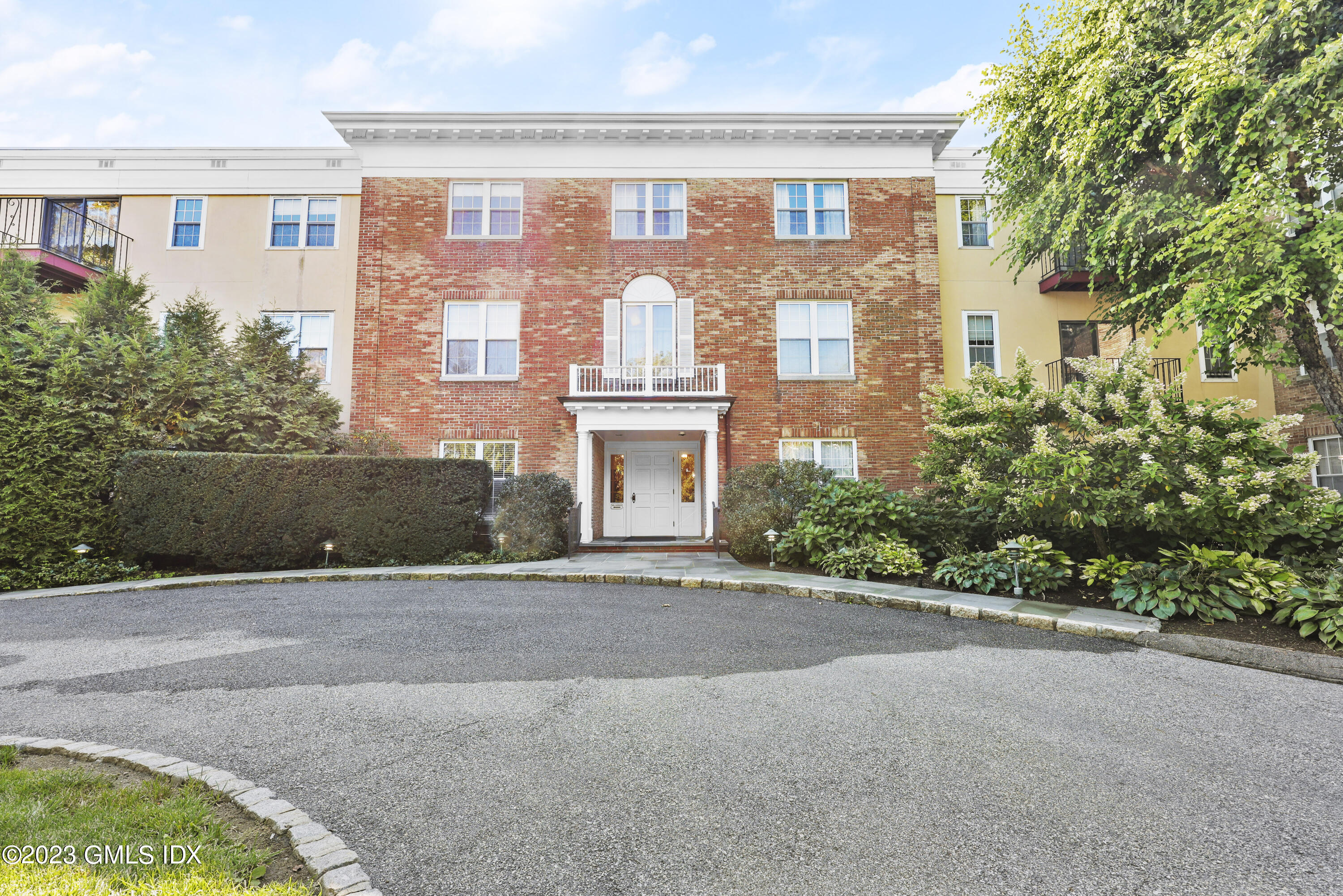 140 Field Point Road, Unit 26 Greenwich, CT 06830 - Photo 2 of 12 140 Field Point Rd Unit 26-print-001-026