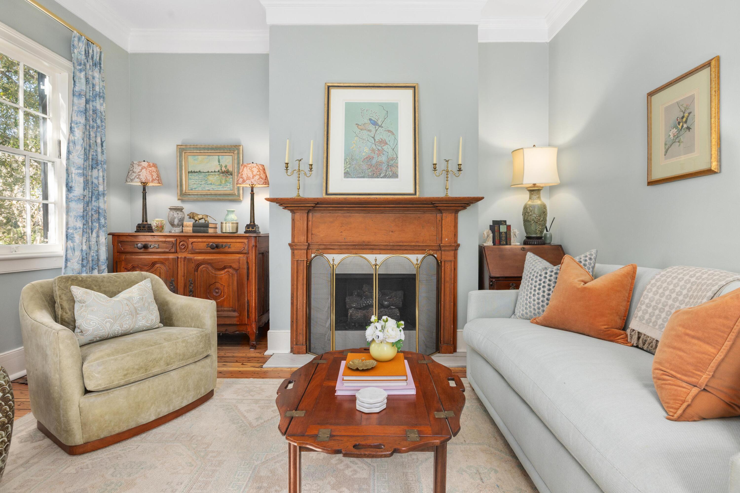46 Church Street Charleston, SC 29401 - Photo 5 of 58 Living room