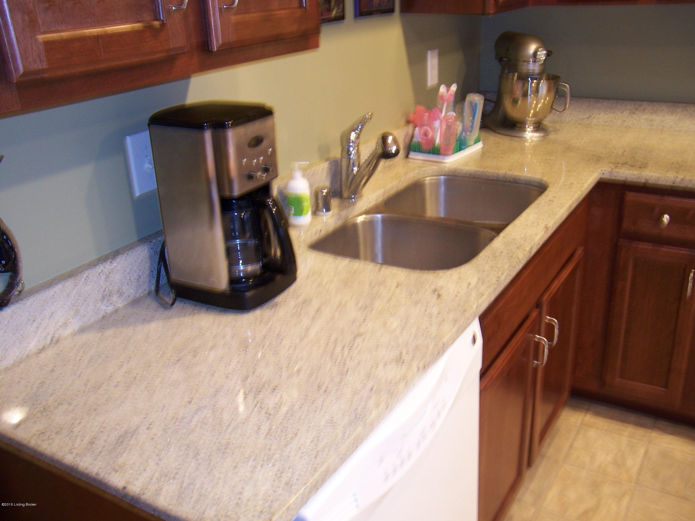 6507 Renate Road Louisville, KY 40291 - Photo 8 of 17 100_2924