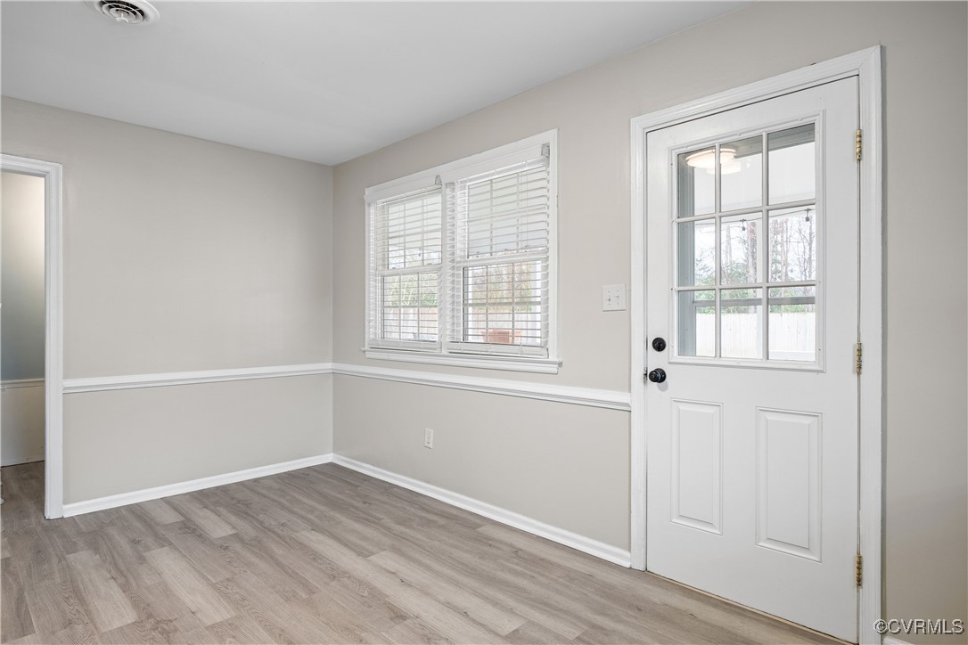 3605 Union Branch Road Petersburg, VA 23805 - Photo 13 of 40 Eating area with access to covered porch.