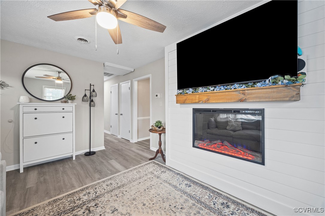 3605 Union Branch Road Petersburg, VA 23805 - Photo 8 of 40 Living room also has direct access to kitchen eati