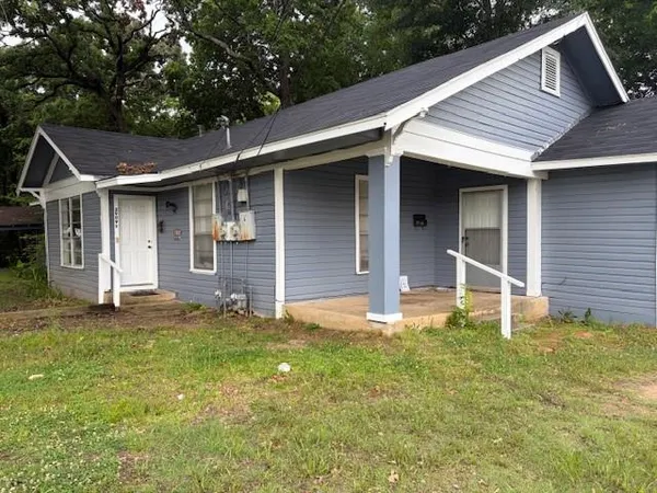 $900 | 2909 Bonham Street, Unit B, Paris, TX 75460