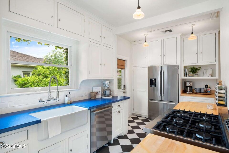 525 West Granada Road Phoenix, AZ 85003 - Photo 6 of 26 a kitchen with stainless steel appliances a stove a refrigerator and a cabinets
