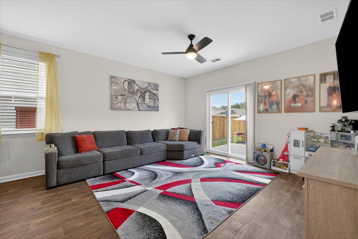 475 Cedarview Road Summerville, SC 29486 - Photo 8 of 29 Living Room2